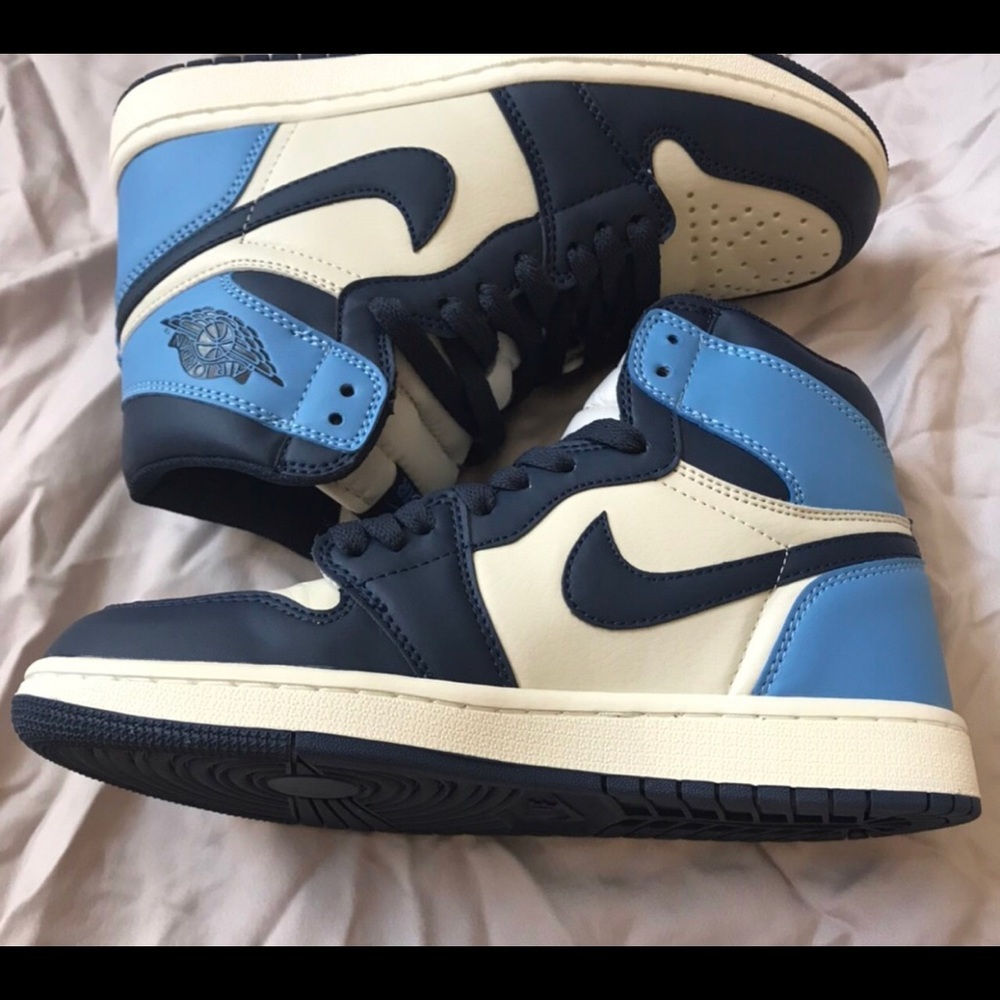 COPY - Jordan 1 UNC obsidians